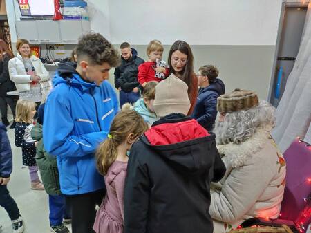 Dedek Mraz obiskal otroke iz Vrbovega in sosednjih vasi (8)